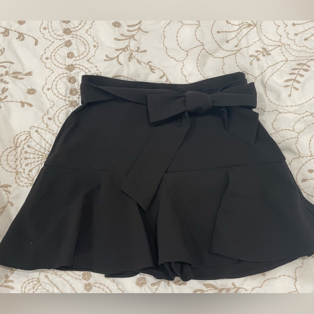 Zara black ruffle mini skort with Bow Detail M